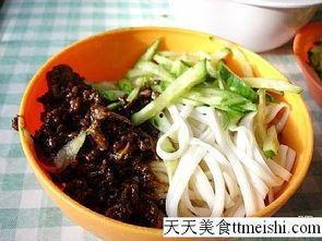 做炸酱面视频,一招学会地道北京风味