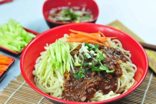 做炸酱面视频,一招学会地道北京风味