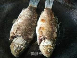 鲫鱼的做法视频,美味鱼香，一学就会