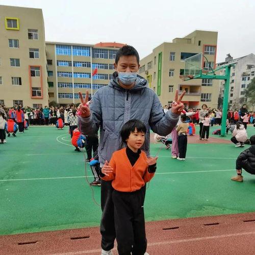 孩子跳绳视频,孩子跳绳视频展现运动风采