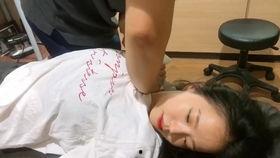 颈椎推拿按摩手法视频,轻松缓解颈肩不适，专业指导一学就会