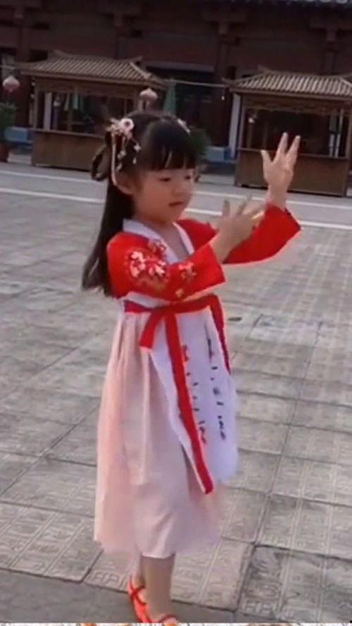 萌娃跳舞视频,欢快节奏点亮童年时光