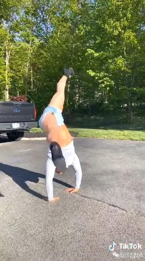 男人走路视频,男人行走间的独特魅力解析