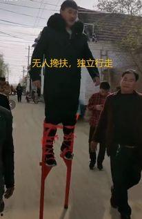 男人走路视频,男人行走间的独特魅力解析