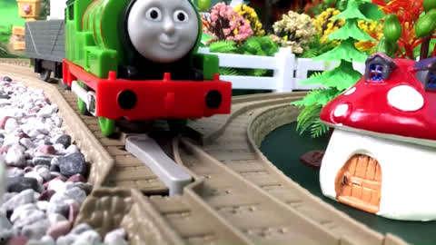 小火车玩具视频,童趣盎然，亲子互动新体验