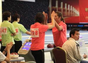 保龄球比赛视频,一球定胜负的激烈对决