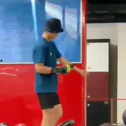 打保龄球视频,跟随视频学打保龄球