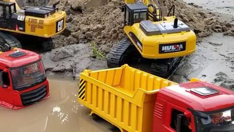 儿童挖土机挖土视频,小挖土机手的快乐挖土时光