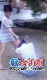 初中女生打架扒衣视频