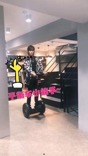 骑平衡车视频,跟随视频感受速度与激情