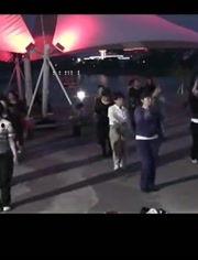 最流行的广场舞视频播放,跟随最火视频舞动身心