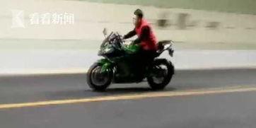 机车飙车视频,揭秘机车飙车视频背后的惊险瞬间